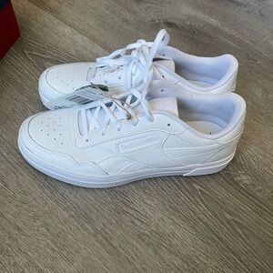 New woman’s shoes size 7